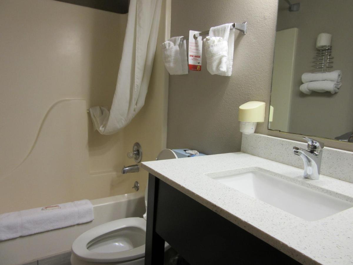 Super 8 By Wyndham Bedford Dfw Airport West Motel Exterior photo