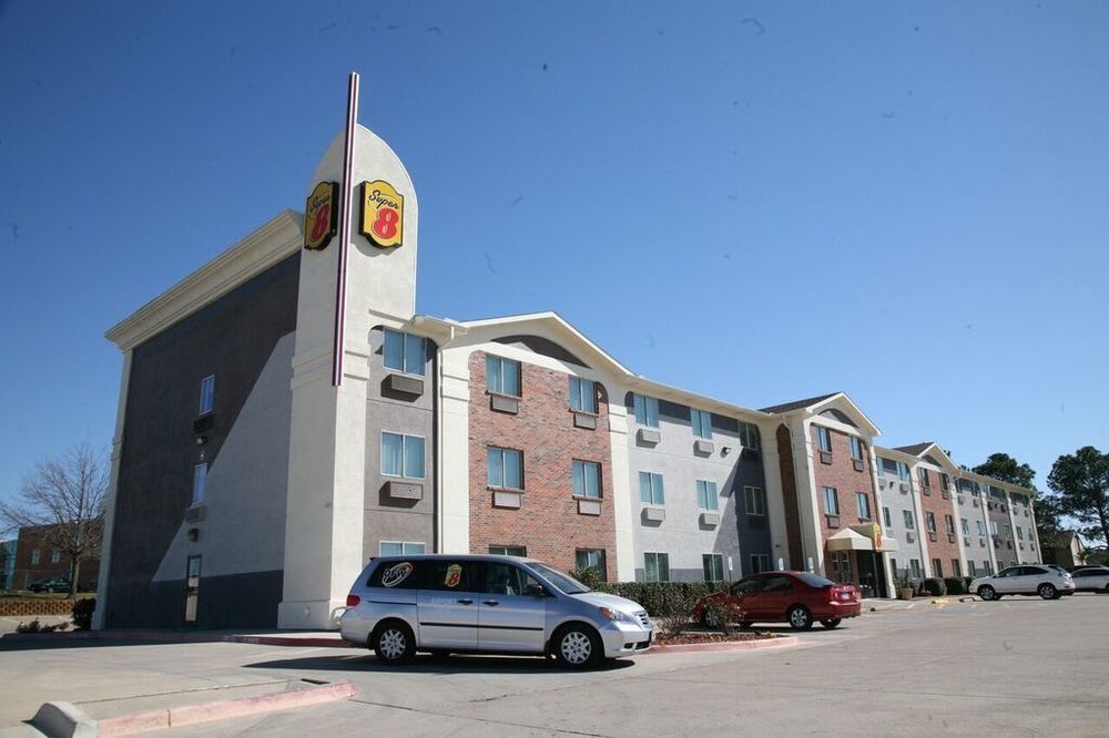 Super 8 By Wyndham Bedford Dfw Airport West Motel Exterior photo