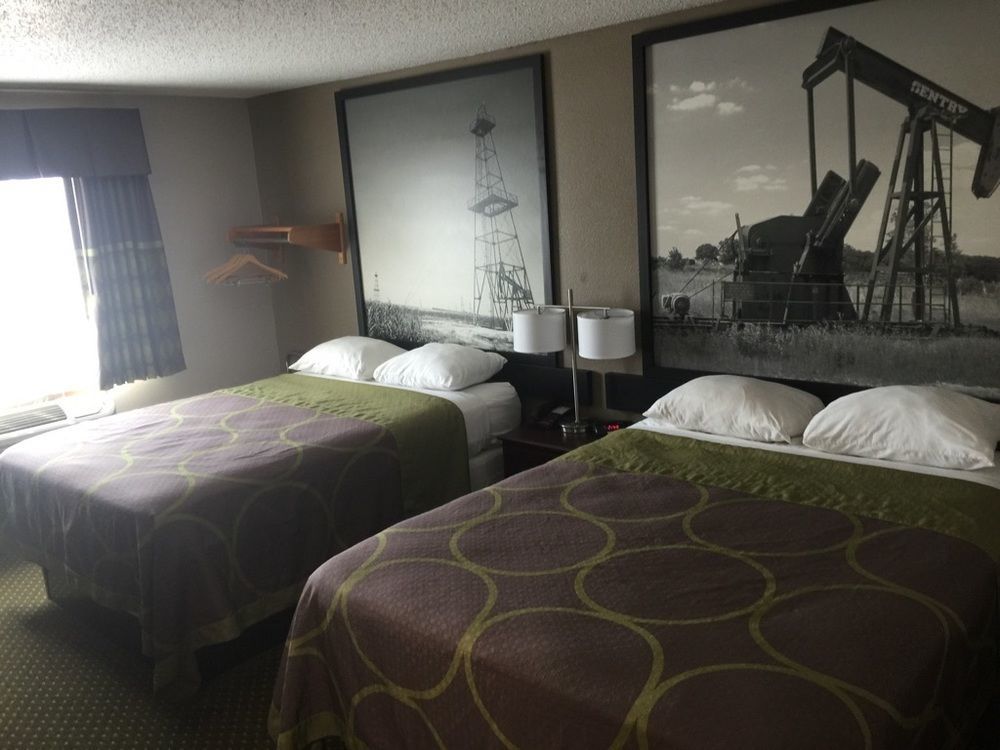 Super 8 By Wyndham Bedford Dfw Airport West Motel Exterior photo