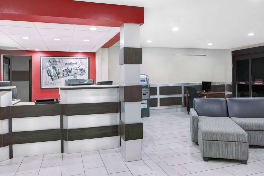Super 8 By Wyndham Bedford Dfw Airport West Motel Interior photo