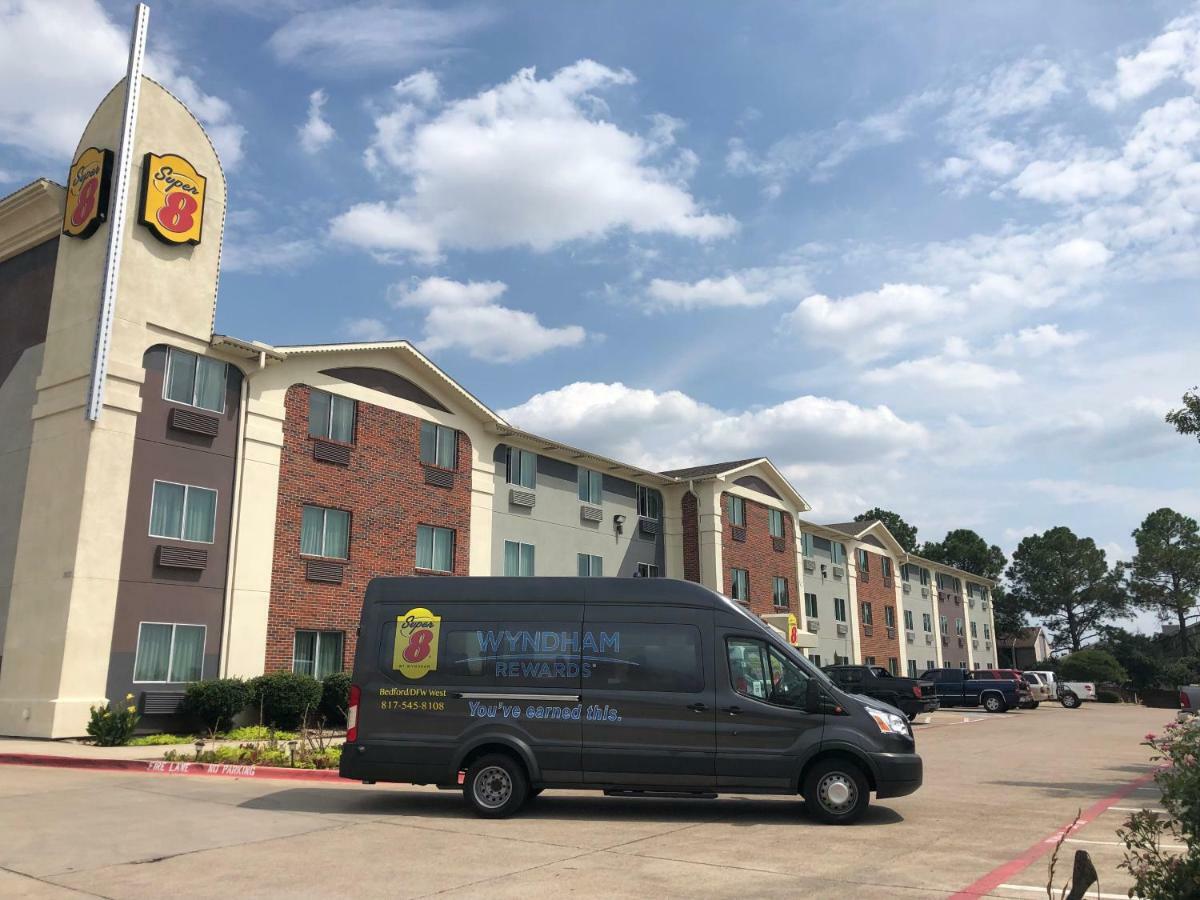 Super 8 By Wyndham Bedford Dfw Airport West Motel Exterior photo